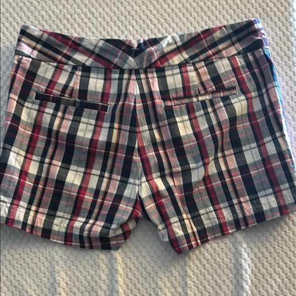 Classic Red and Black Bermudas Lightweight Summer Shorts - Picture 3 of 7